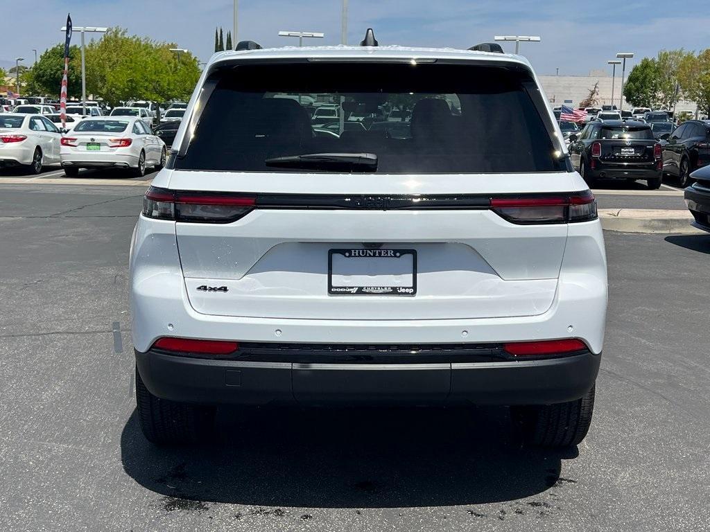 new 2025 Jeep Grand Cherokee car, priced at $43,555