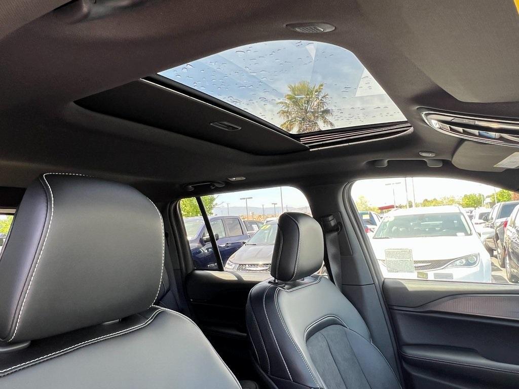 new 2025 Jeep Grand Cherokee car, priced at $43,555