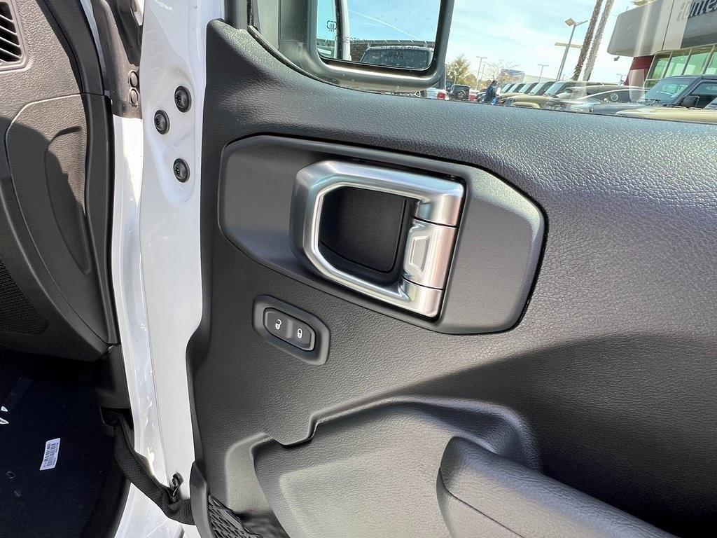 new 2025 Jeep Wrangler car, priced at $46,586
