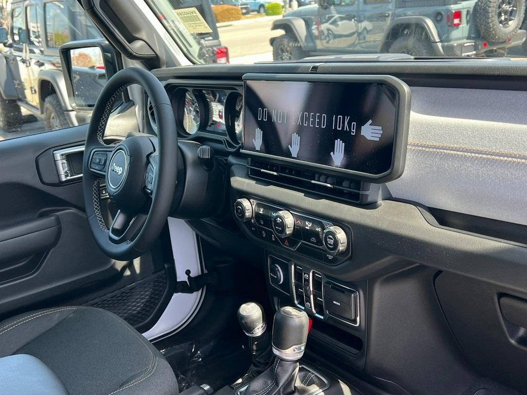 new 2025 Jeep Wrangler car, priced at $46,586