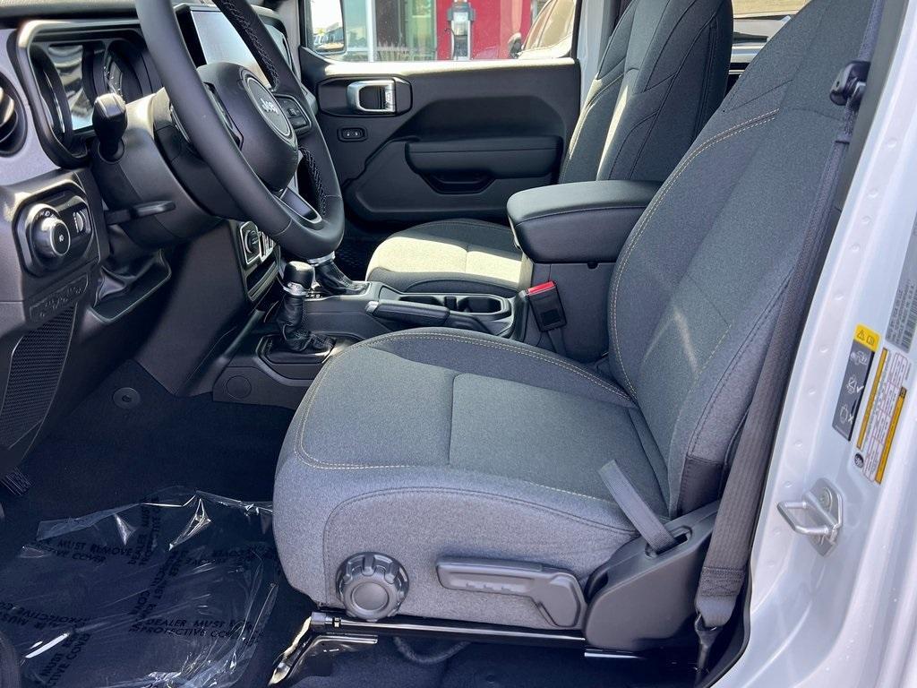 new 2025 Jeep Wrangler car, priced at $46,899
