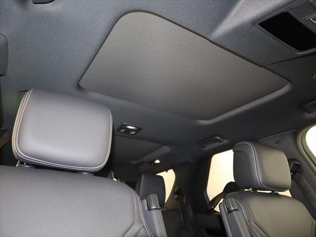 new 2025 Land Rover Discovery car, priced at $65,193