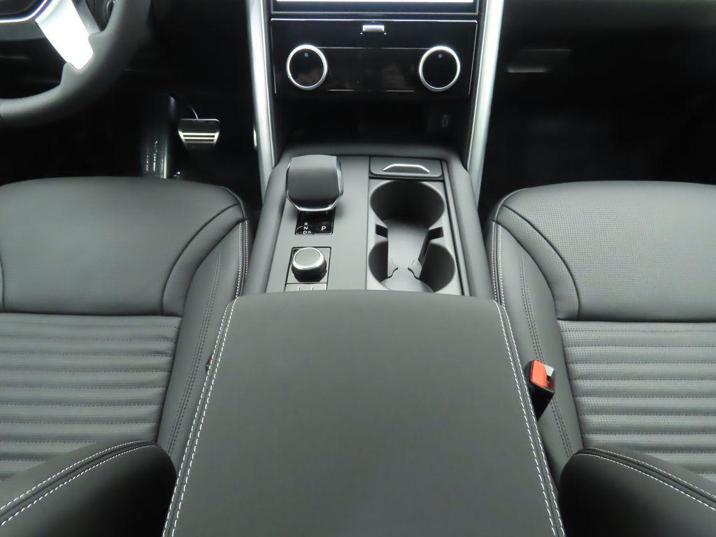 new 2026 Land Rover Discovery car, priced at $76,876