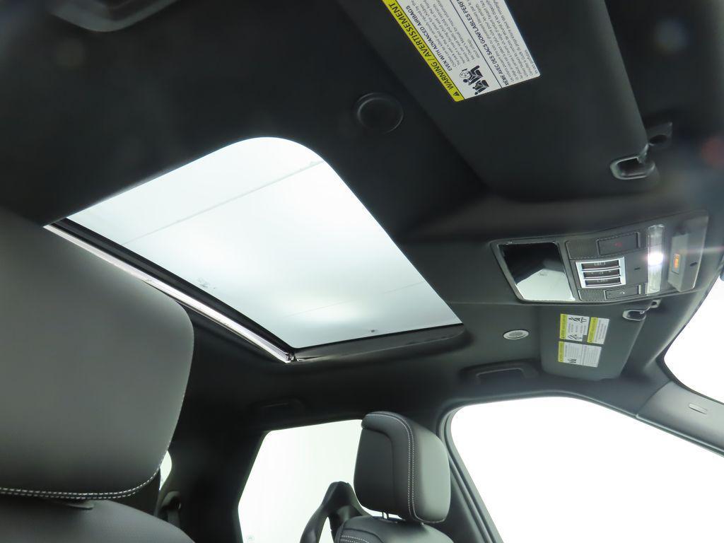 new 2025 Land Rover Discovery car, priced at $65,893