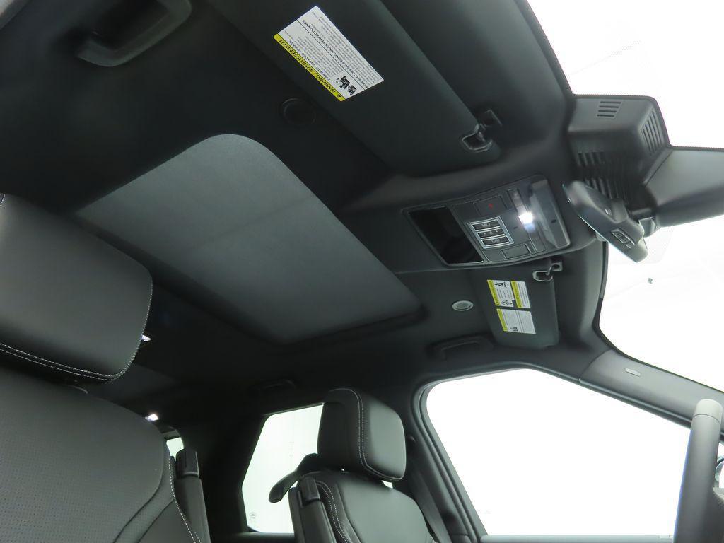 new 2025 Land Rover Discovery car, priced at $63,018
