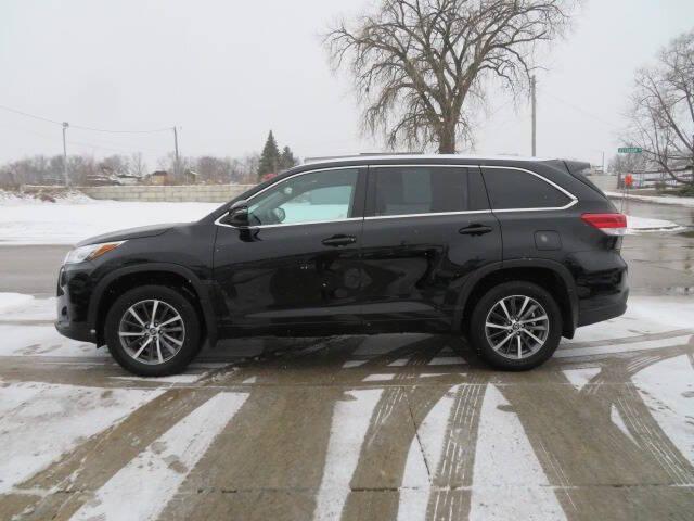 used 2018 Toyota Highlander car, priced at $23,900