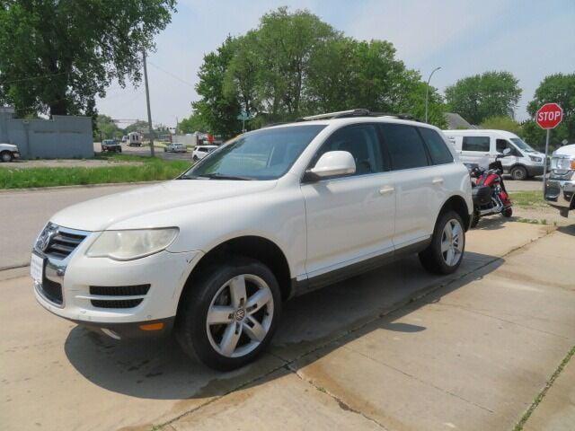 used 2010 Volkswagen Touareg car, priced at $3,900