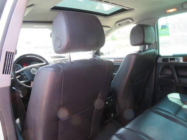 used 2010 Volkswagen Touareg car, priced at $3,900