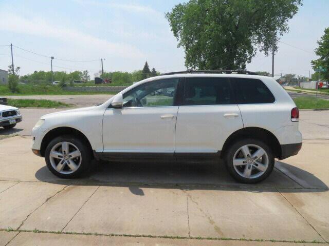 used 2010 Volkswagen Touareg car, priced at $3,900