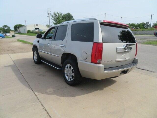 used 2007 Cadillac Escalade car, priced at $8,400