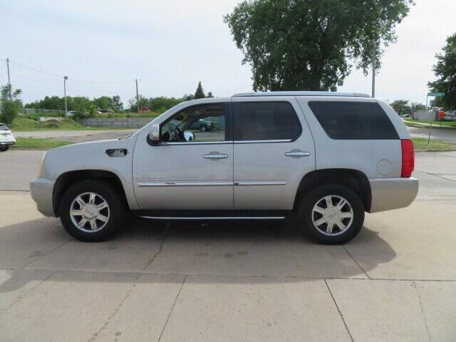 used 2007 Cadillac Escalade car, priced at $8,400