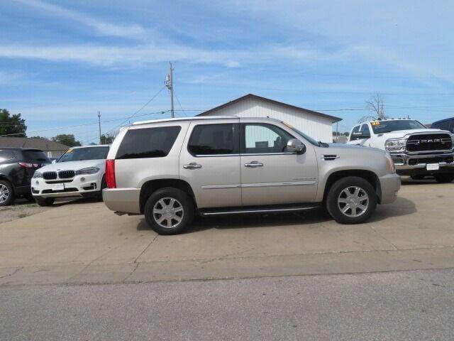 used 2007 Cadillac Escalade car, priced at $8,400