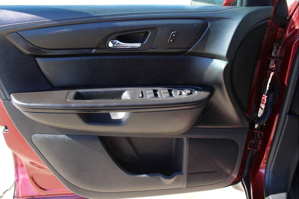 used 2015 Chevrolet Traverse car, priced at $9,900