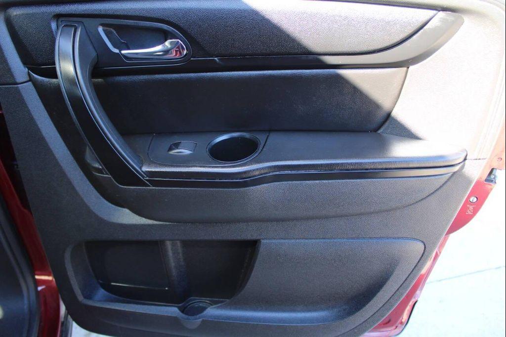 used 2015 Chevrolet Traverse car, priced at $9,900