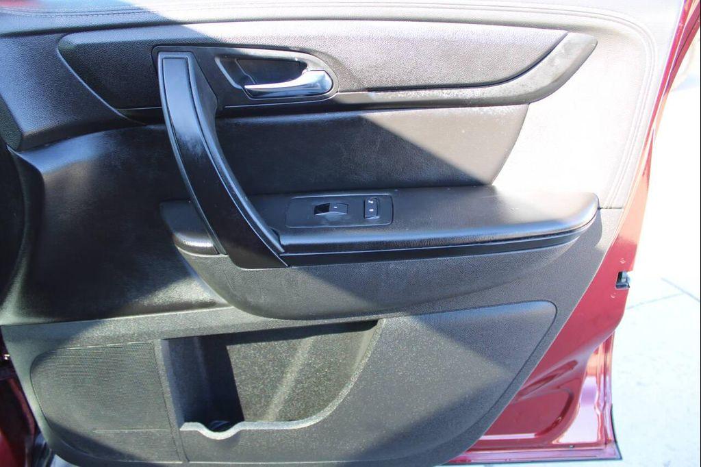 used 2015 Chevrolet Traverse car, priced at $9,900