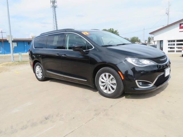 used 2017 Chrysler Pacifica car, priced at $11,900