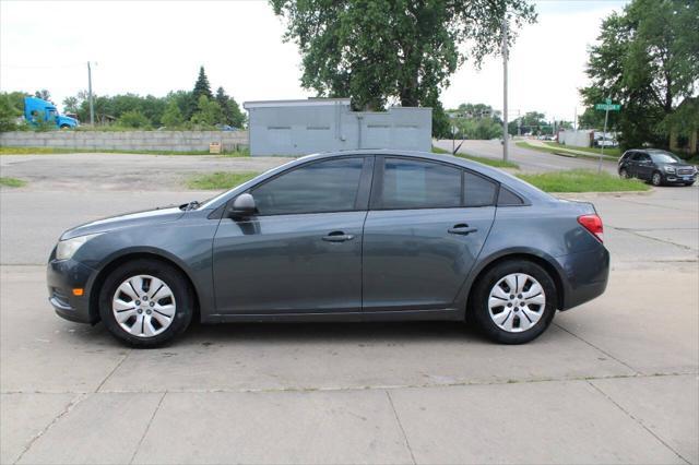 used 2013 Chevrolet Cruze car, priced at $3,700