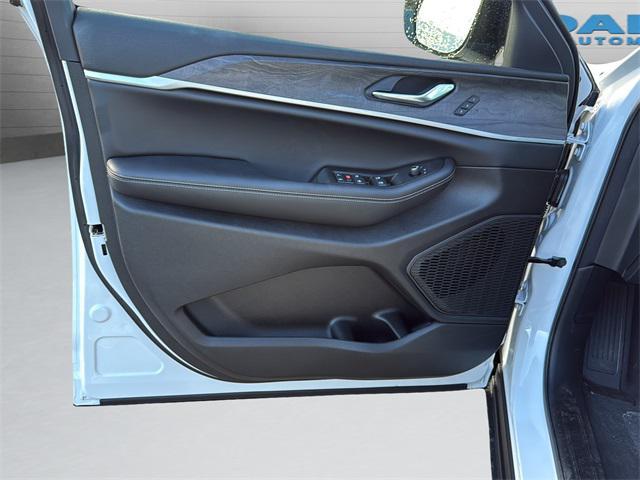 new 2025 Jeep Grand Cherokee car, priced at $51,325