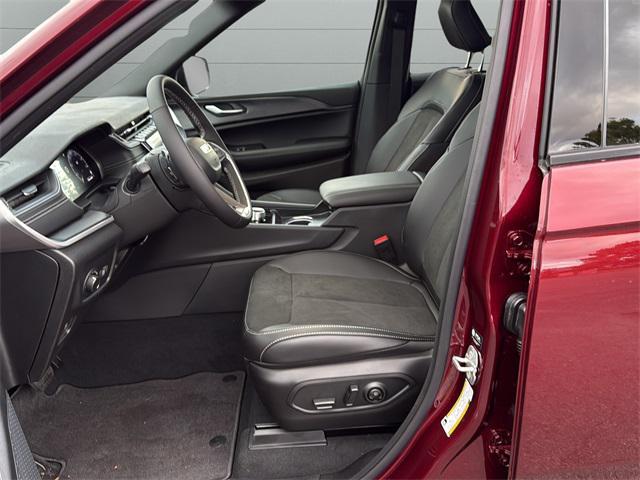 new 2025 Jeep Grand Cherokee car, priced at $45,687