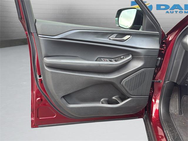 new 2025 Jeep Grand Cherokee car, priced at $45,687