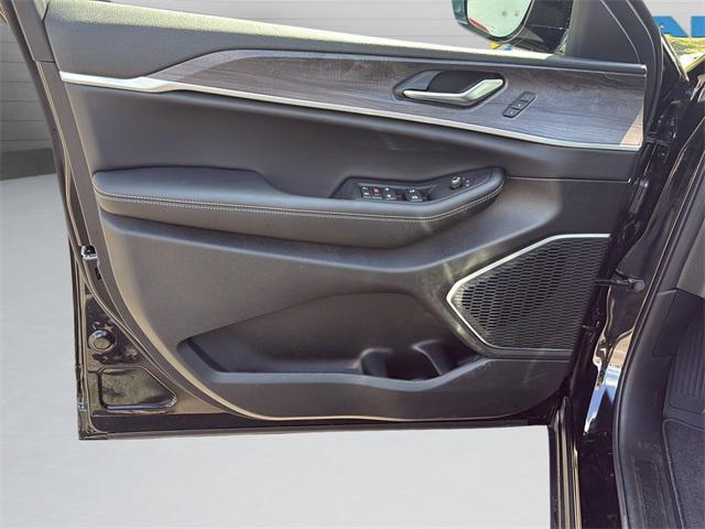 new 2025 Jeep Grand Cherokee L car, priced at $55,044