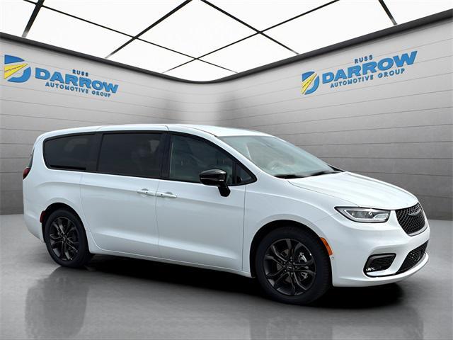 new 2026 Chrysler Pacifica car, priced at $40,983