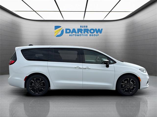 new 2026 Chrysler Pacifica car, priced at $40,983