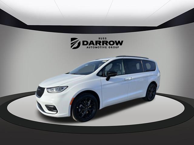 new 2024 Chrysler Pacifica car, priced at $53,965