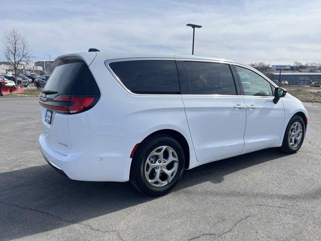 new 2024 Chrysler Pacifica car, priced at $49,886