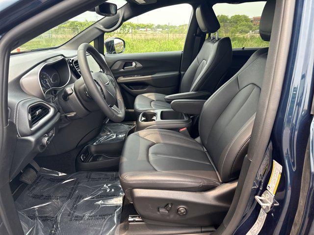 new 2025 Chrysler Pacifica car, priced at $46,279