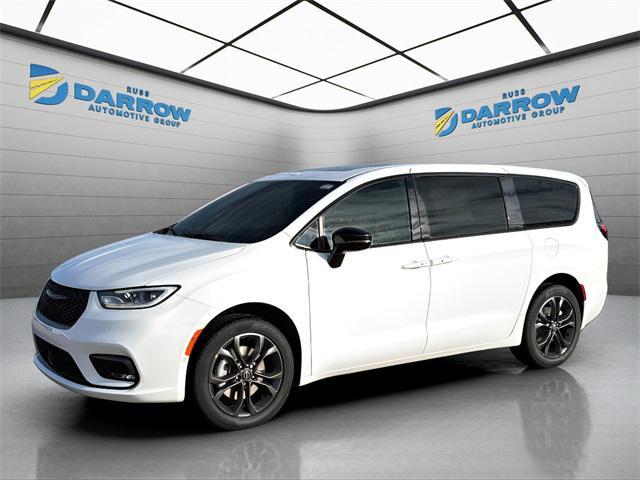 new 2026 Chrysler Pacifica car, priced at $46,222