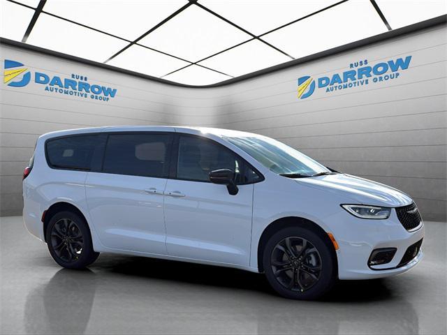 new 2026 Chrysler Pacifica car, priced at $46,222