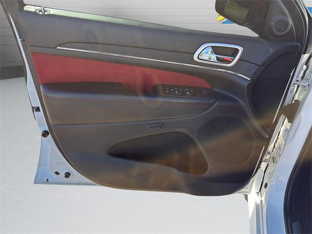 used 2015 Jeep Grand Cherokee car, priced at $33,141