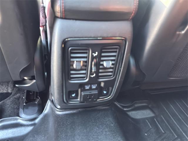 used 2015 Jeep Grand Cherokee car, priced at $33,141