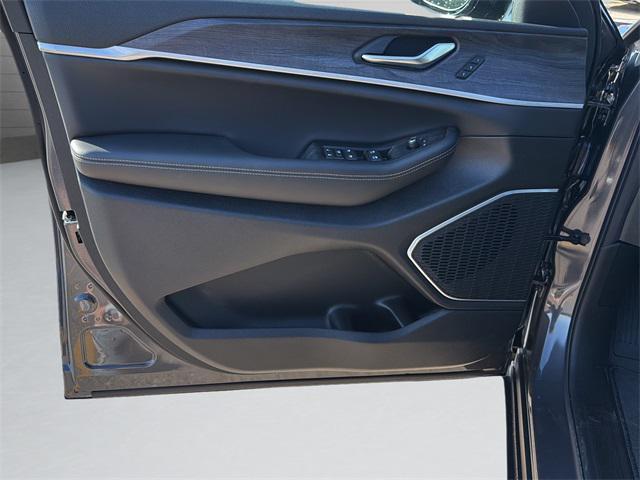 new 2025 Jeep Grand Cherokee car, priced at $50,326