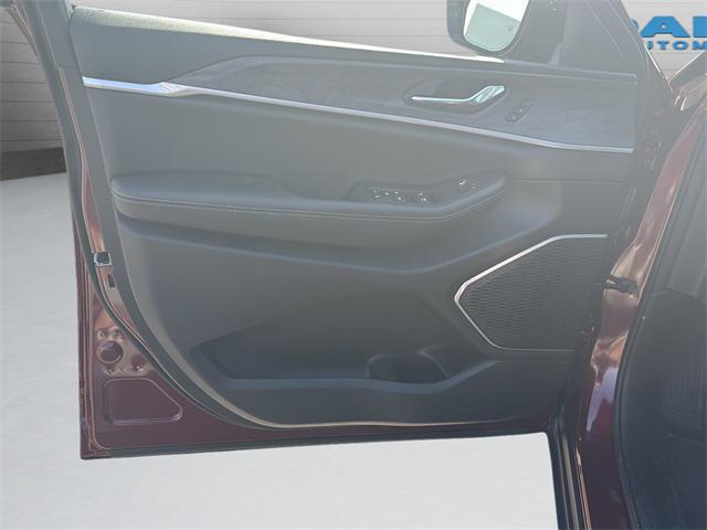 new 2025 Jeep Grand Cherokee car, priced at $52,959