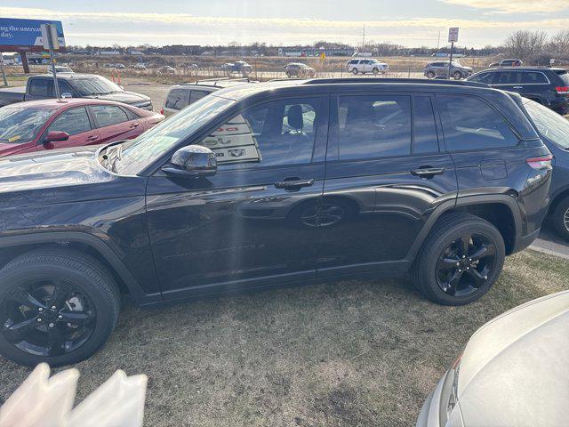 used 2022 Jeep Grand Cherokee car, priced at $30,455