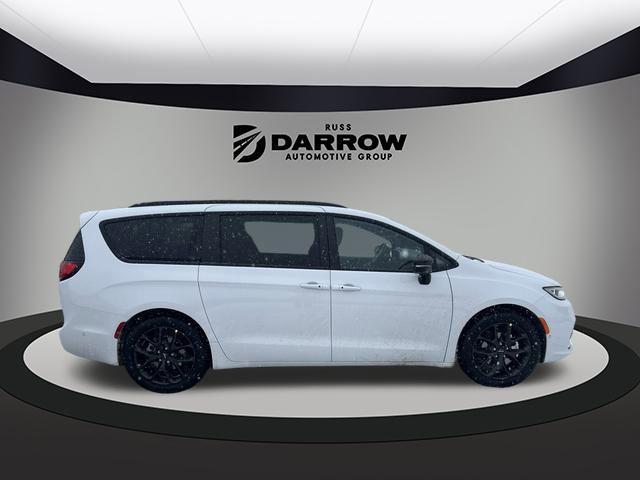 new 2025 Chrysler Pacifica car, priced at $47,829