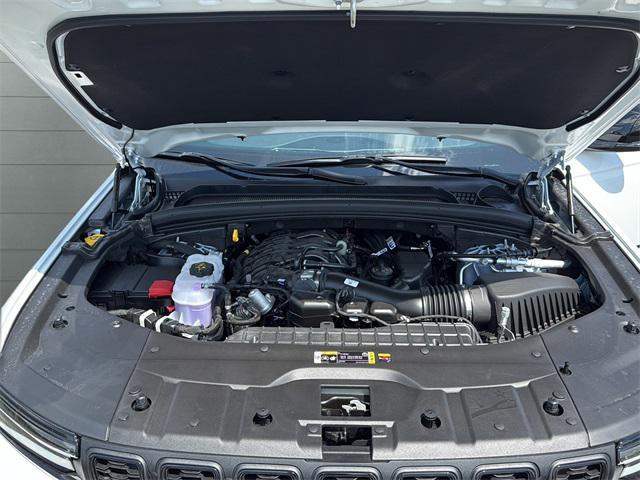 new 2025 Jeep Grand Cherokee L car, priced at $43,902