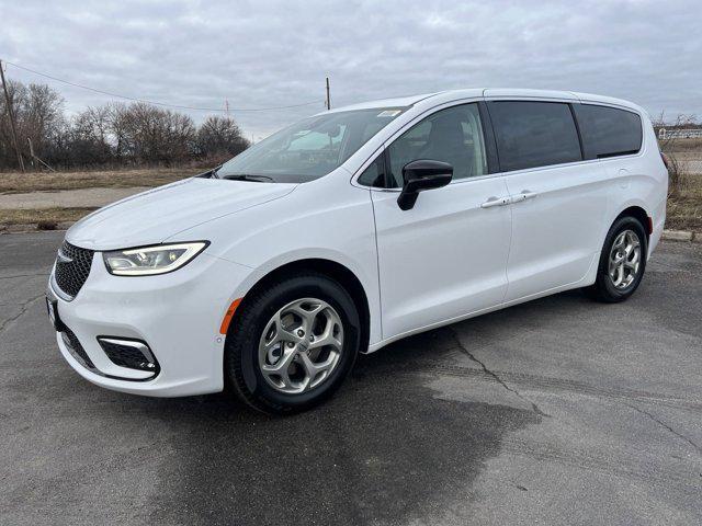 new 2024 Chrysler Pacifica car, priced at $52,908
