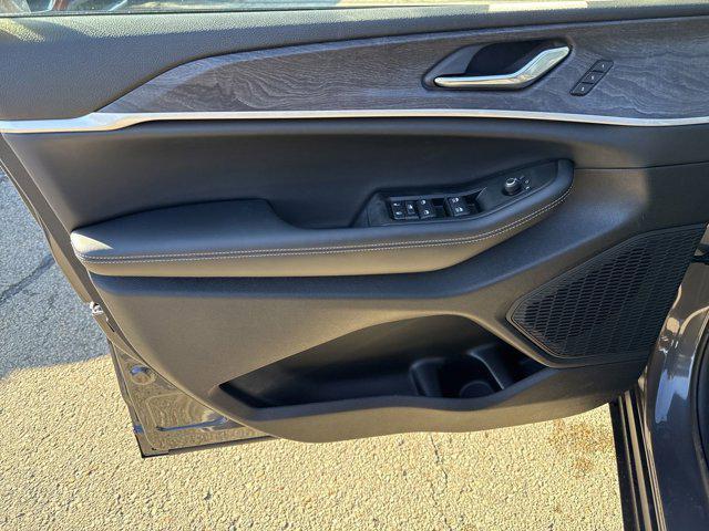 new 2025 Jeep Grand Cherokee L car, priced at $51,528