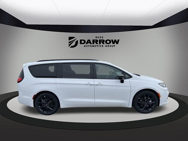 new 2025 Chrysler Pacifica car, priced at $48,783