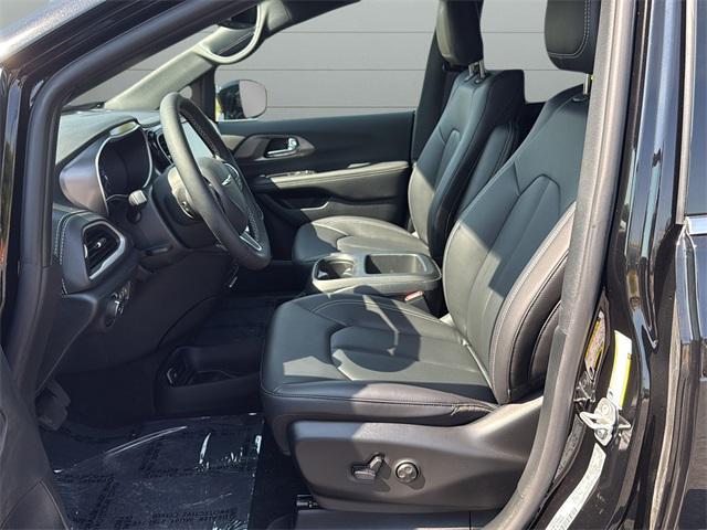 new 2026 Chrysler Pacifica car, priced at $44,867