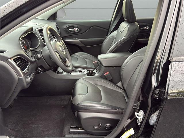 used 2022 Jeep Cherokee car, priced at $25,589