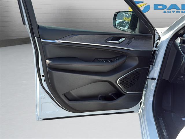 new 2025 Jeep Grand Cherokee car, priced at $57,319