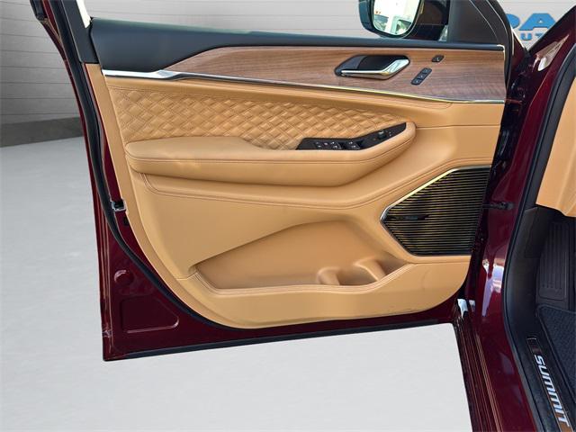 new 2025 Jeep Grand Cherokee car, priced at $65,747