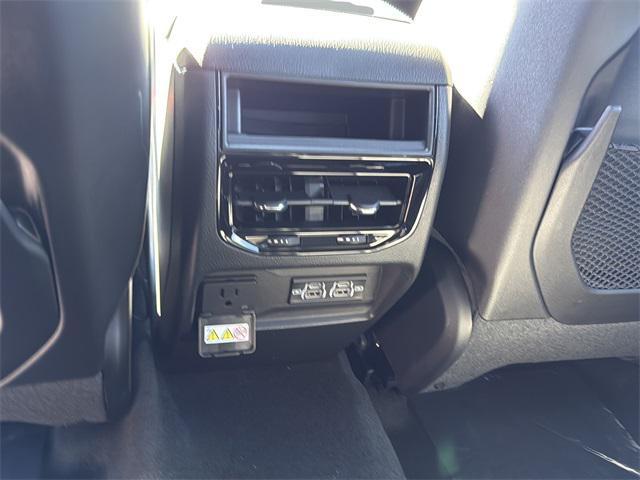 new 2025 Jeep Grand Cherokee car, priced at $46,583