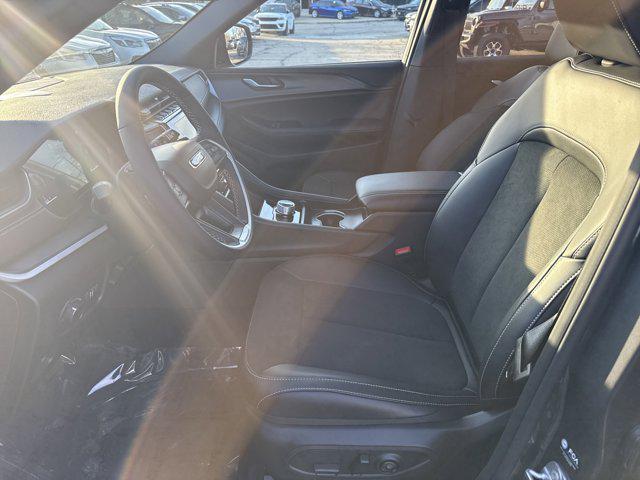 new 2025 Jeep Grand Cherokee car, priced at $43,270