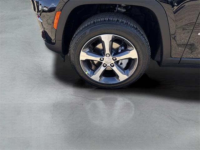 new 2025 Jeep Grand Cherokee car, priced at $48,911