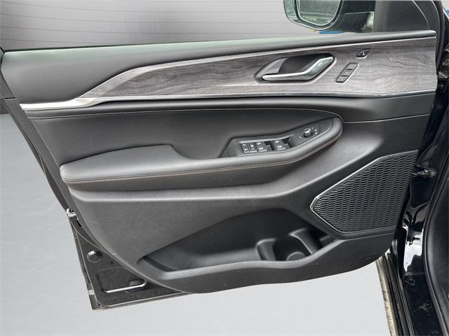 new 2025 Jeep Grand Cherokee car, priced at $58,542